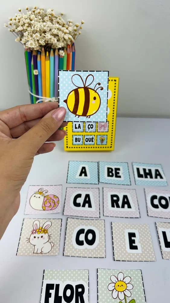 Página de prévia 1 de Formação de Palavras: Sílabas e Figuras (Bônus)